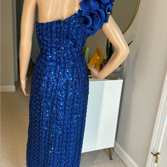 Elegant Blue One Shoulder Dress - Picture 4 of 6